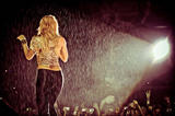th_34978_celebrity_paradise.com_Shakira_live_Sou_Paulo_022_122_112lo.jpg