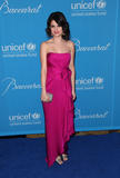 th_62998_Selena_Gomez_-_UNICEF_Ball_Honoring_Jerry_Weintraub_in_Beverly_Hills_-_December_10_2009_019_122_189lo.jpg