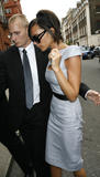 th_42209_Victoria.Beckham.arrives.at.Claridges.on.September-22-2009.in.London.007.MISSY_122_230lo.jpg