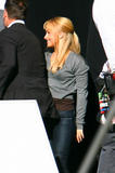 http://img254.imagevenue.com/loc490/th_73625_piwai_Hayden_Panettiere_on_the_set_of_Heroes_in_Los_Angeles_California_January_27_2009-06_122_490lo.jpg