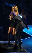 http://img254.imagevenue.com/loc540/th_62841_Miley_Cyrus_Live_at_Madison_Square_Garden4_122_540lo.jpg