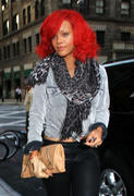 th_27283_RihannaatDaSilvanoRestaurantinNYC28.9.2010_06_122_66lo.jpg