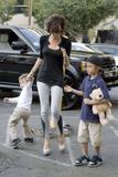 Victoria Beckham takes her sons to Yogurtland in North Hollywood (Nov 20) x 12 HQs th 93353 vb CELEBUTOPIA ISA 09 122 71lo 