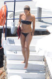 th_42055_Eva_Mendes_in_a_bikini_on_holiday_in_Italy-14.JPG_122_83lo.jpeg