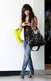 http://img254.imagevenue.com/loc239/th_33909_Vanessa_Anne_Hudgens_2008-12-10_-_out_in_Hollywood_044_122_239lo.jpg