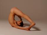 Ellen-nude-yoga-part-2-74fac3702e.jpg